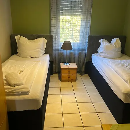 Gaststaette Puetz Мини-отель Зиген